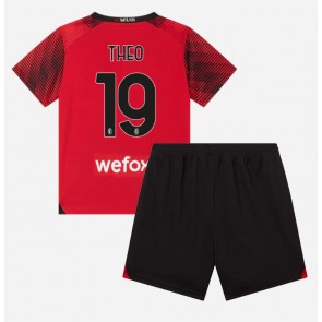AC Milan Theo Hernandez #19 Replika Babytøj Hjemmebanesæt Børn 2023-24 Kortærmet (+ Korte bukser)